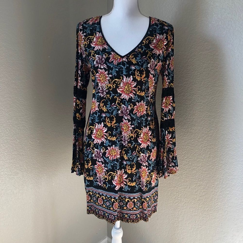 ⭐️3 for $10⭐️ Floral and gold swirl long sleeve dress